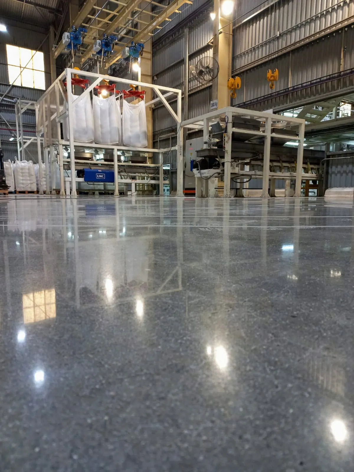 Piso de hormigón después del pulido NewConcret